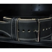 Buckle-view of rogue fitness black 13mm powerlifting belt